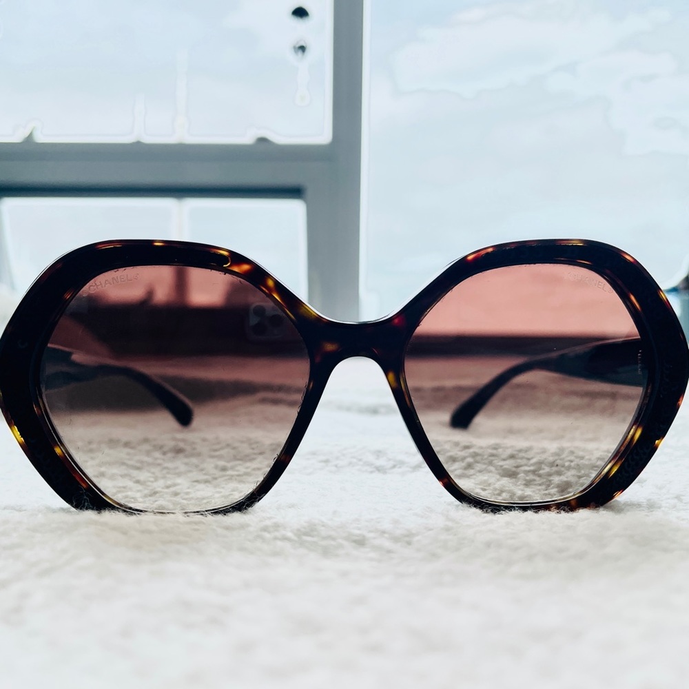 Chanel Round sunglasses in Dark Tortoise Colour